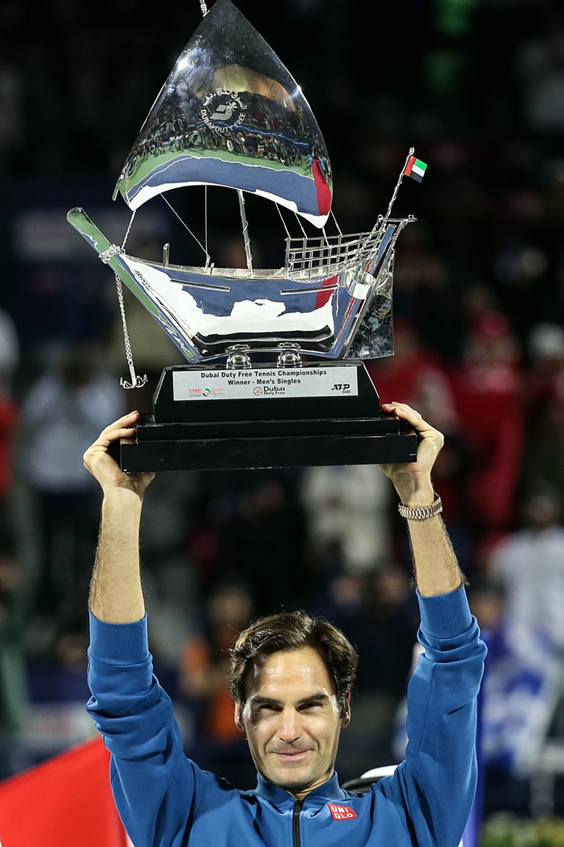 包含英国网球队血洗西班牙网球队，费德勒送出助攻的词条