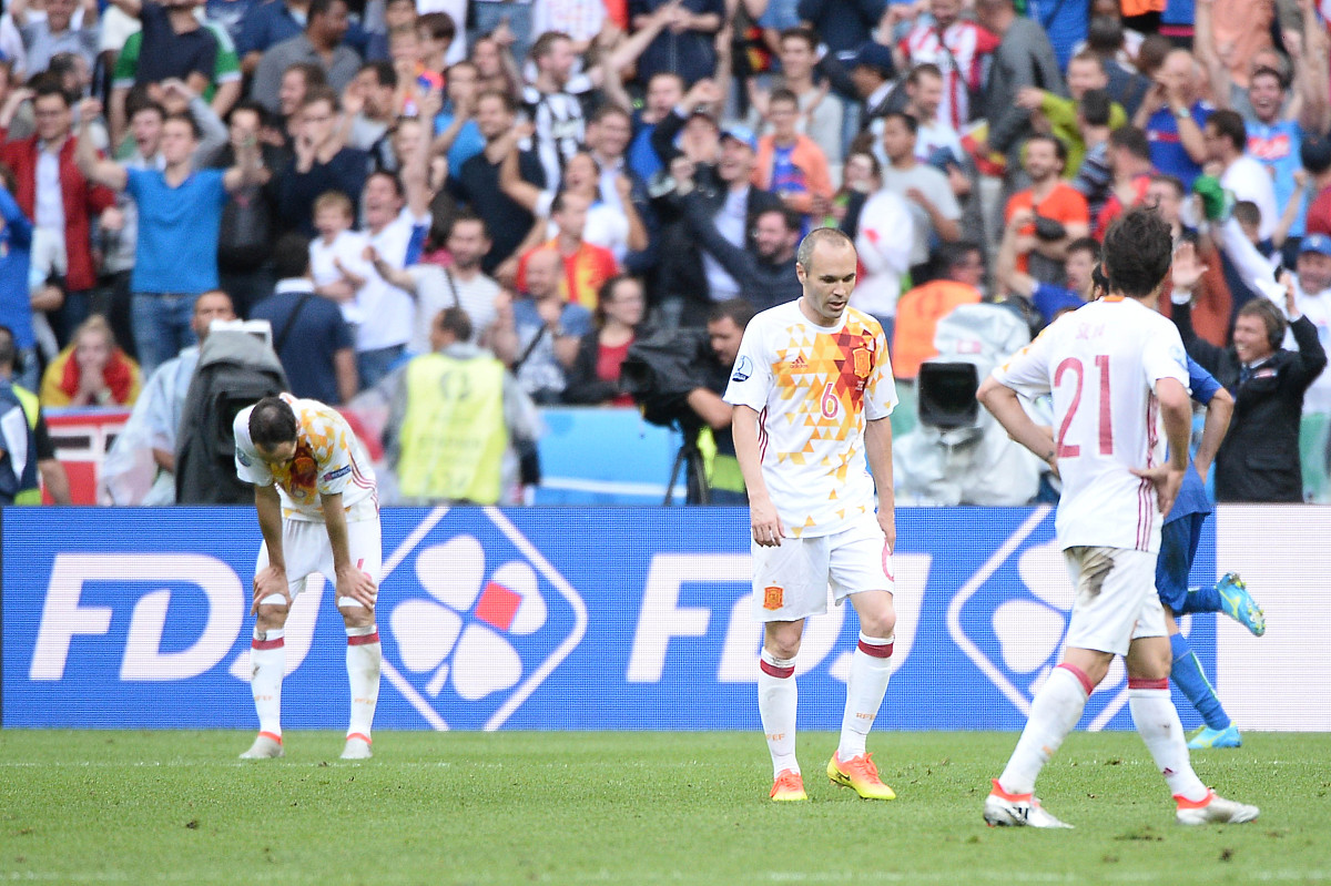 包含佛罗伦萨主场不敌对手，继续找不到胜利的词条