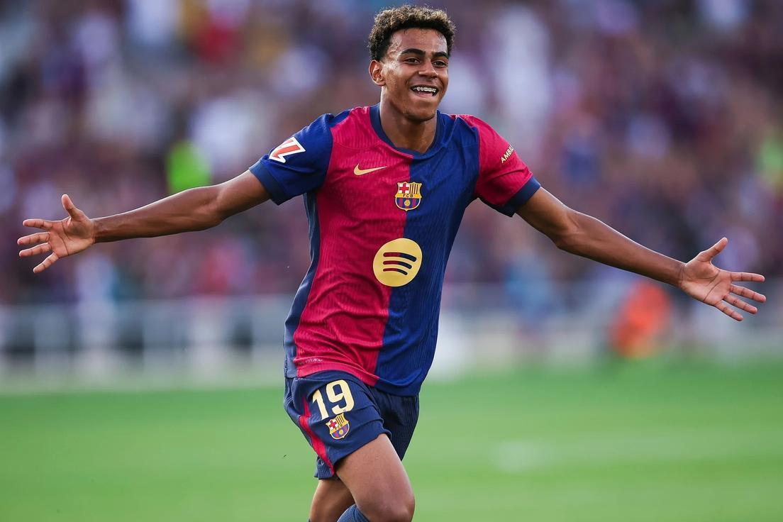 包含梅西刷新传球记录，巴萨三连胜稳居榜首的词条