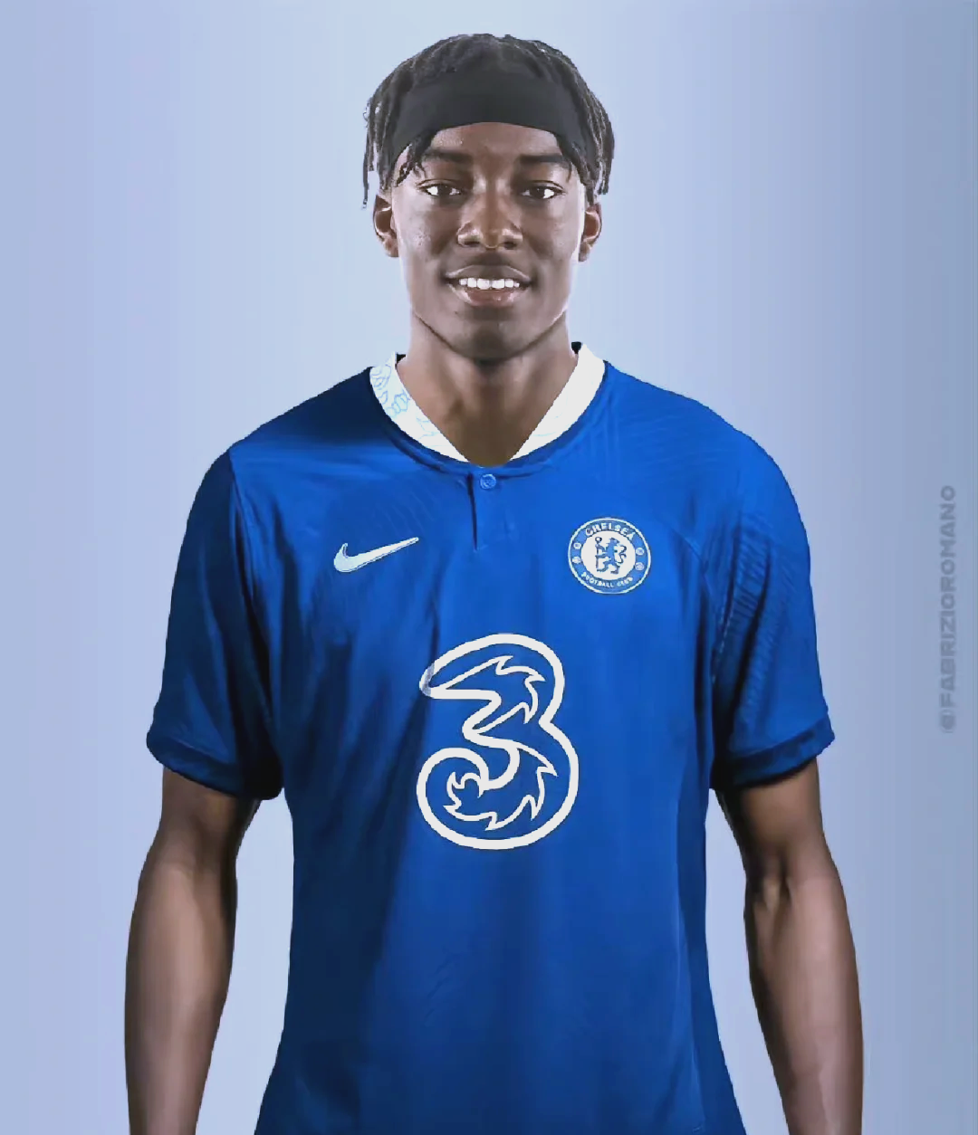 关于切尔西锋线出击备战，冠军之路闪耀的信息