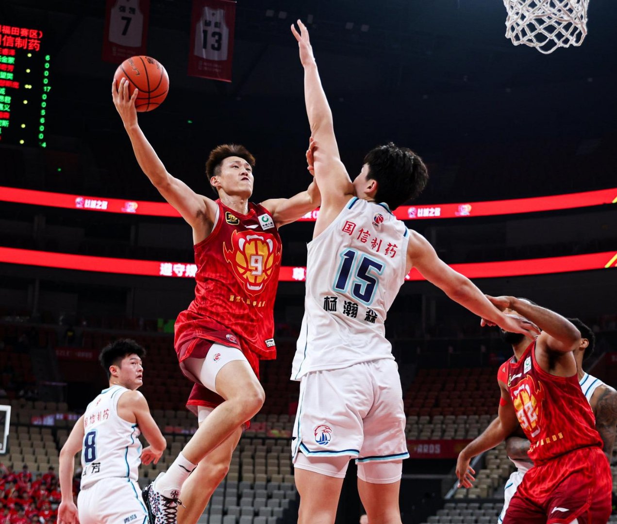 米兰体育入口-包含篮球联赛大战在近，各队备战如火如荼的词条