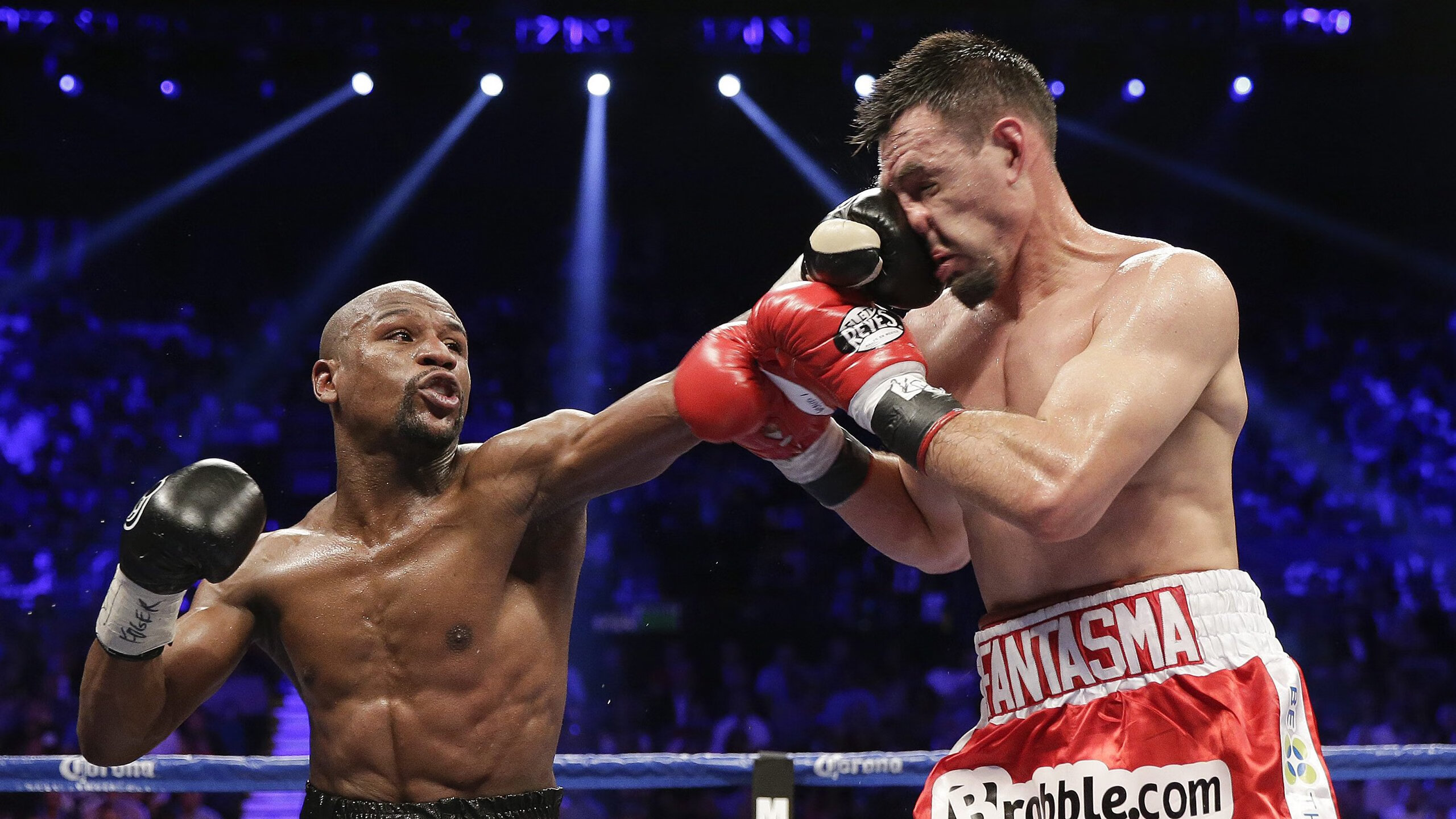 米兰体育-莱万一剑封喉，利物浦铁蹄踏平尤文书写欧冠新章