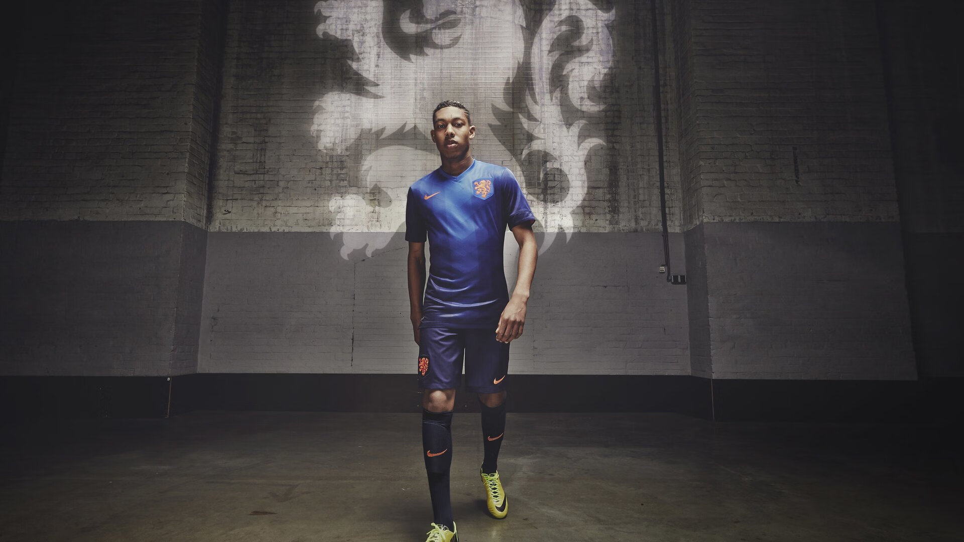 生死战与揭幕战,体育世界的平行叙事