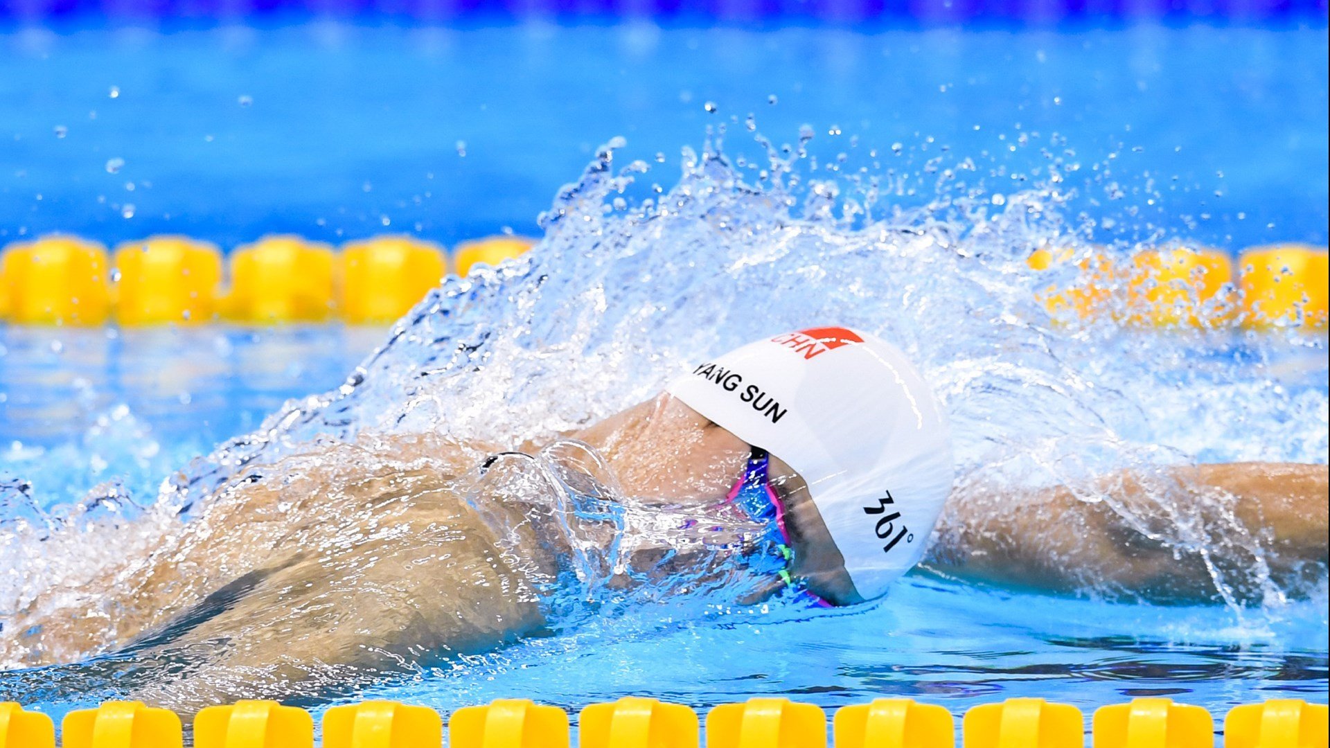 绿茵场上的命运岔路,内马尔一锤定音,伊拉克带走阿尔及利亚的足球启示